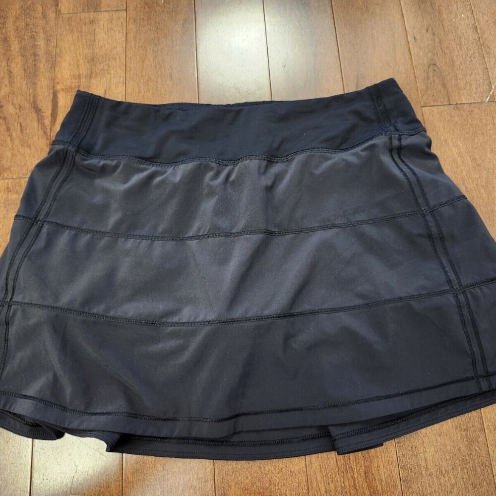 Lululemon women's black skort in size 6